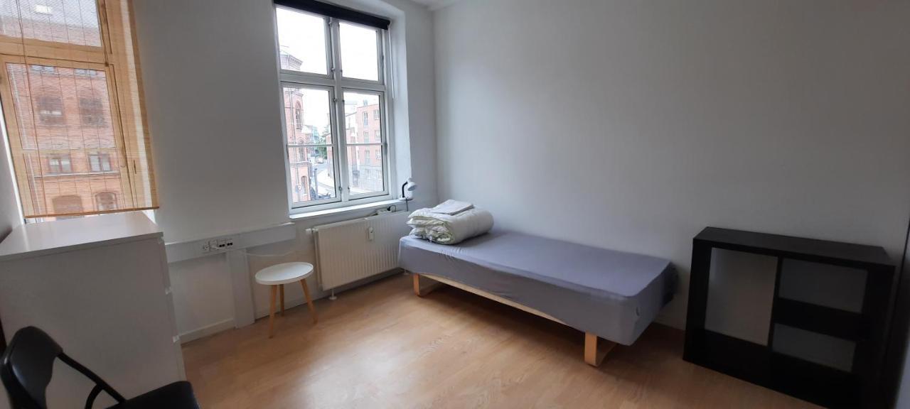 Private Room In A Shared Apartment Odense Exteriör bild